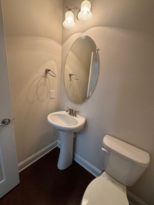 Building Photo - Your Franklin dream rental is here—4 bedrooms, a huge bonus, two en-suites, and an unbeatable loc...