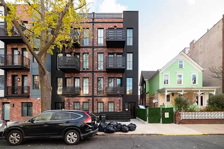 Building Photo - Furnished room/NOT APARTMENT