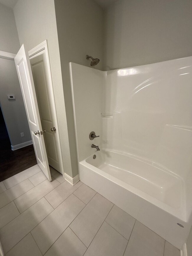 Building Photo - Beautiful South Tyler Rental in Royal Vista Estates!