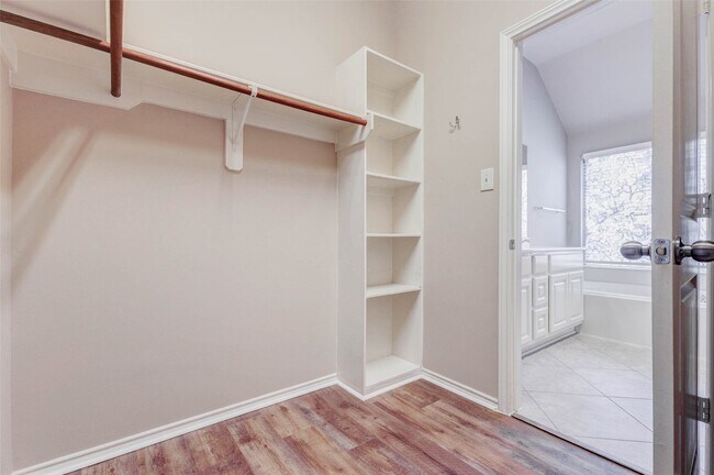 Building Photo - 25839 Riverside Creek Dr