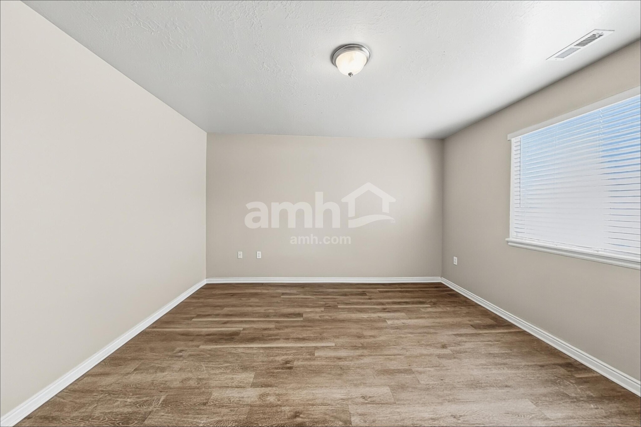 Building Photo - 829 E 725 N