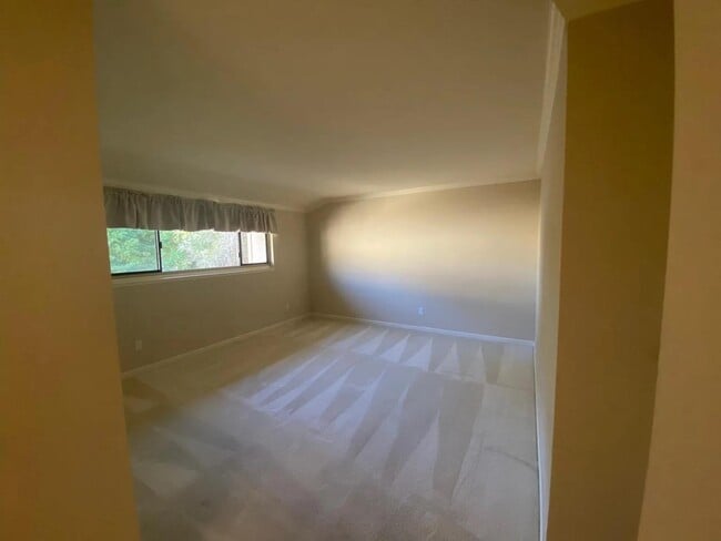 Building Photo - 585 Hawthorne St