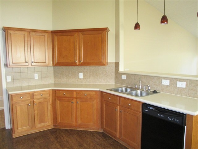 Building Photo - 113 Village Dr