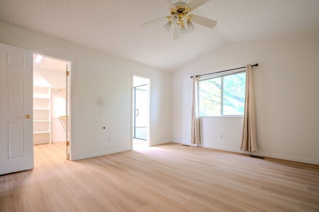Building Photo - Beautiful Remodeled Home In Great Clinton Area