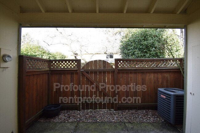 Building Photo - 421 N Hayden Bay Dr