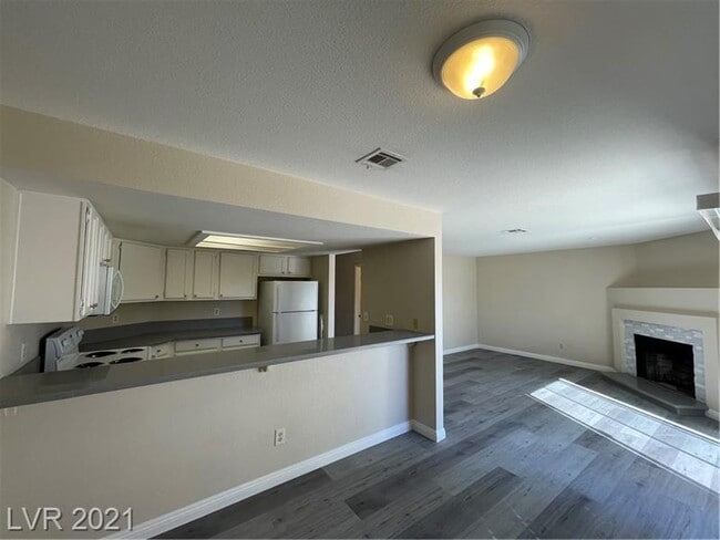 Building Photo - 6250 W Flamingo Rd