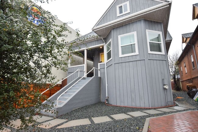 Primary Photo - Stylish Oakland Retreat – 3BR, 2BA + Huge ...