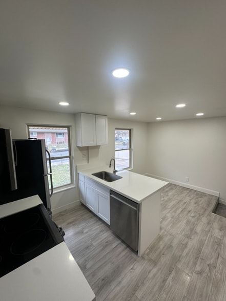 Building Photo - 8169 Ivy Dr