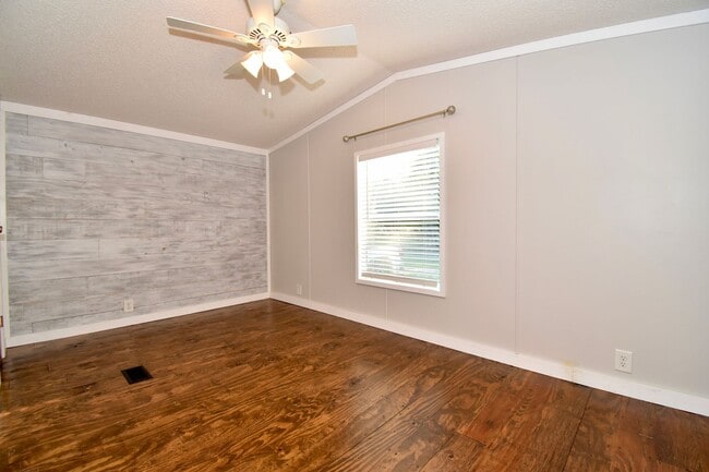 Building Photo - 3 Bedroom 2 Bath Mobile Home in Choudrant