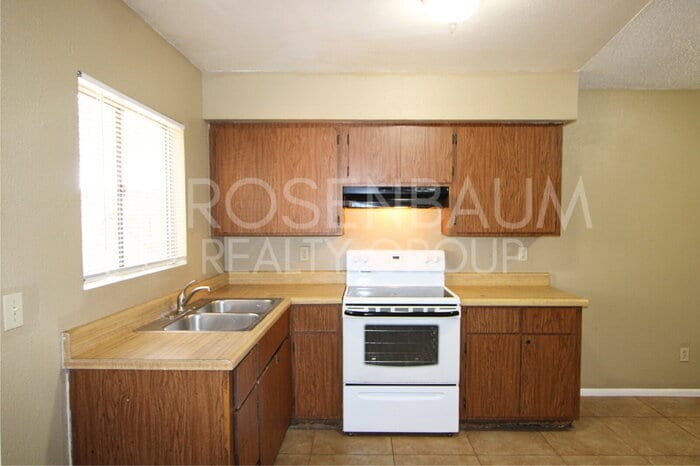 Building Photo - 6440 E Alder Ave