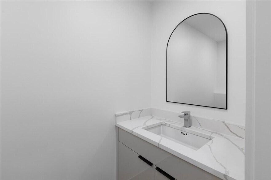 Building Photo - 1929 N Drake Ave