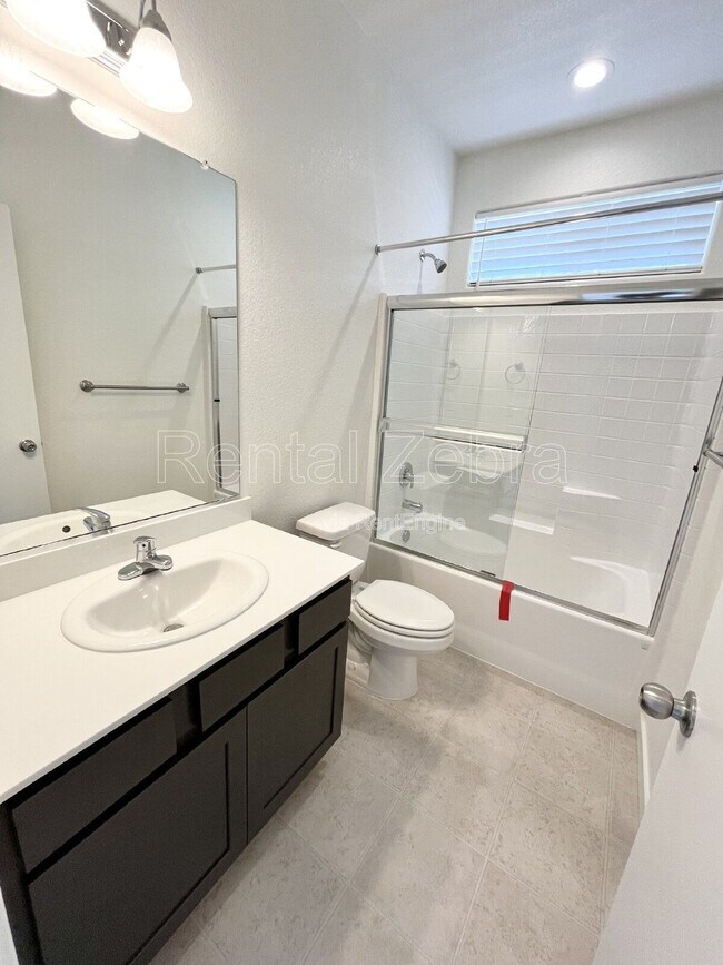 Building Photo - 165 Squaw Vly Dr