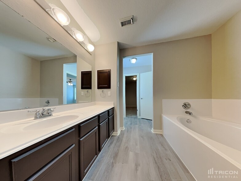 Building Photo - 18127 Tawnas Way Ln