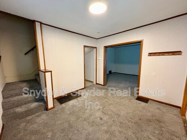 Building Photo - 391 E Voris St