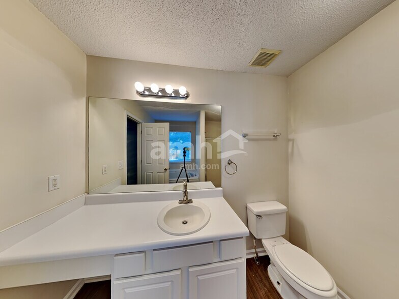 Building Photo - 4098 Amberly Ct