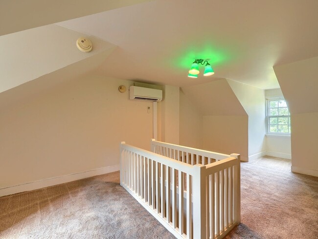 Building Photo - Spacious 3 Bedroom Single Family Home in the Capital District