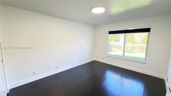 Building Photo - 3767 Oak Ridge Cir