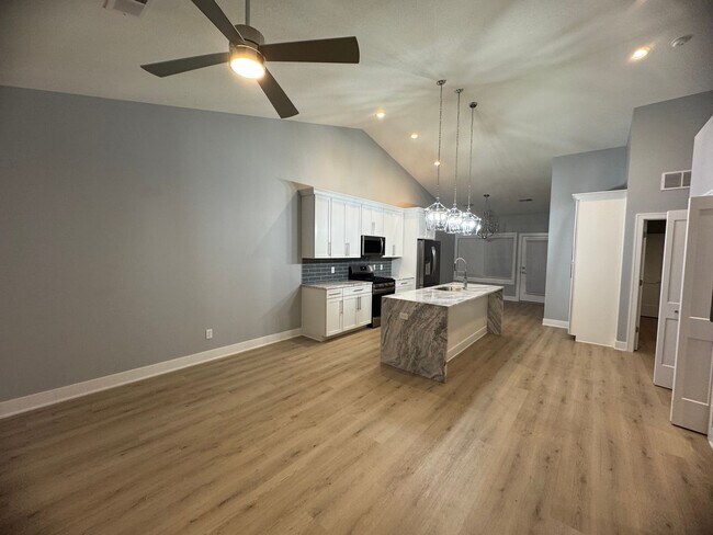 Building Photo - 1/2 OFF SECURITY DEPOSIT!!  2 Bedroom 2 bath Townhome in East Moline