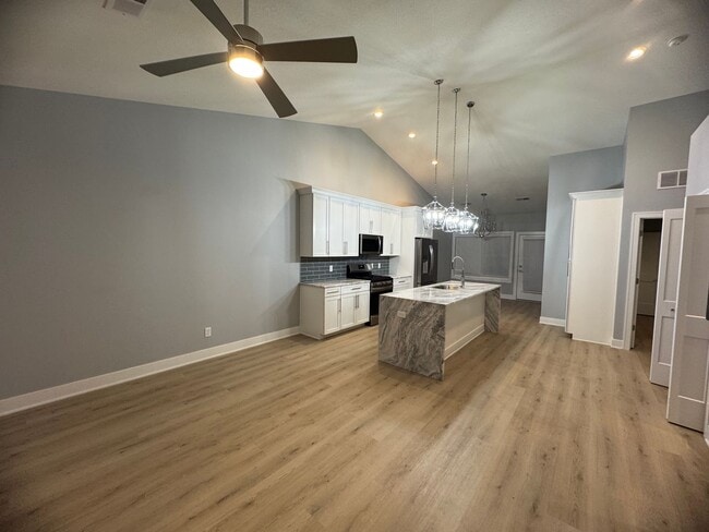 Building Photo - 2 Bedroom 2 bath Townhome in East Moline