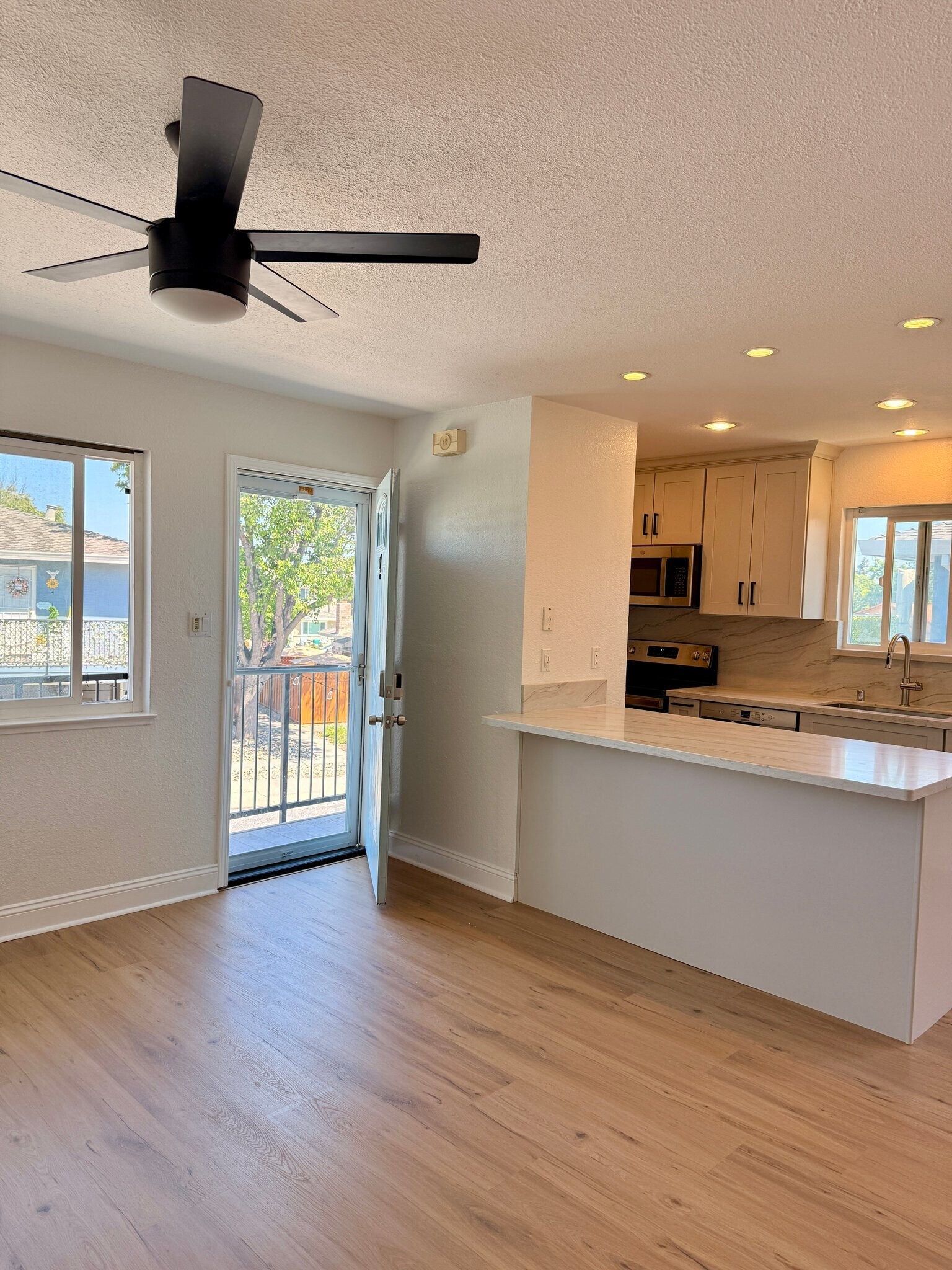 Building Photo - 1265 Bouret Dr