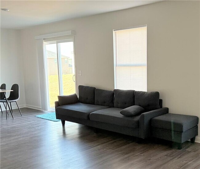 Building Photo - 620 Tudor St