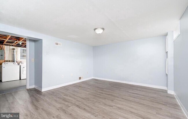 Building Photo - 2020 Dineen Dr