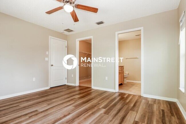 Building Photo - 4 Bedroom Pet-Friendly Home in SPRING HILL...