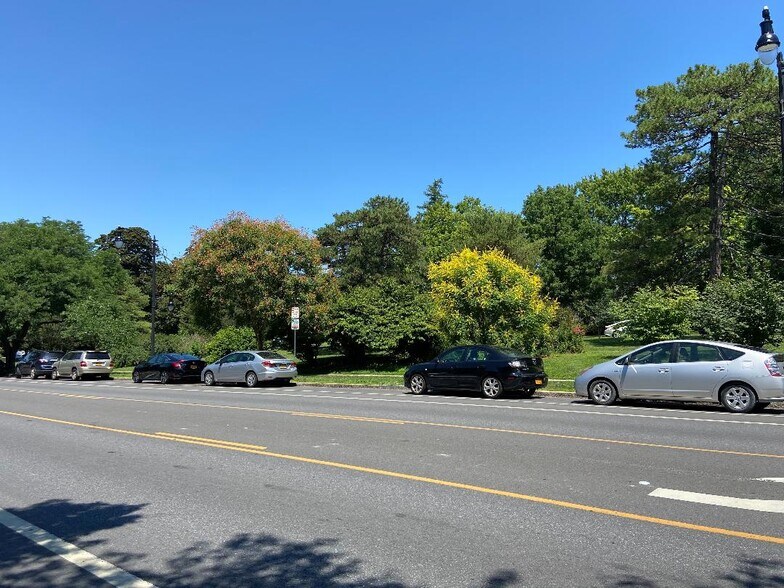 Building Photo - 498 Madison Ave