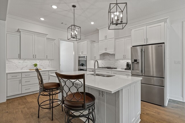 Building Photo - Rare Executive Rental in Desirable South J...
