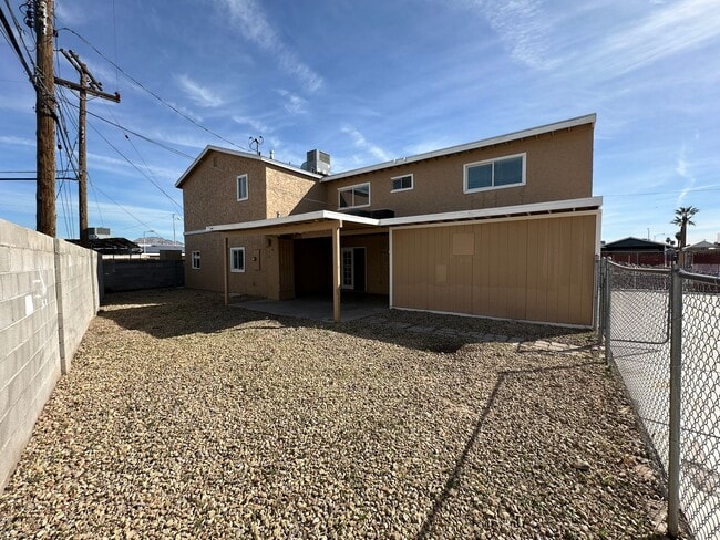 Building Photo - Terra Linda