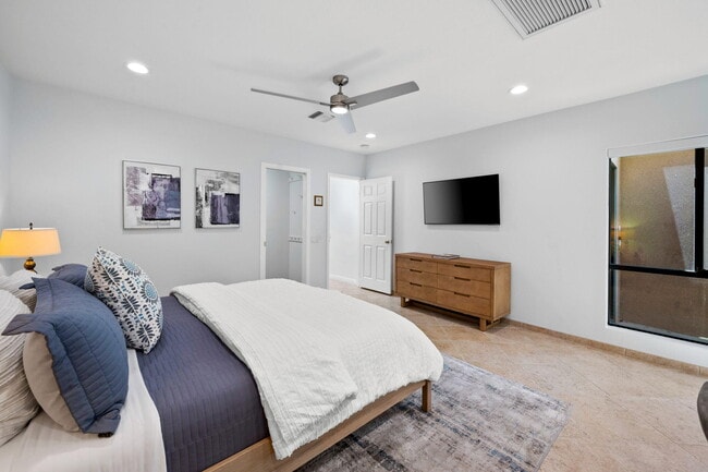 Building Photo - 73416 Mariposa Dr