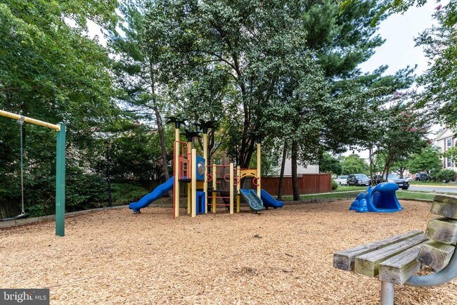 Building Photo - 8031 Sleepy View Ln
