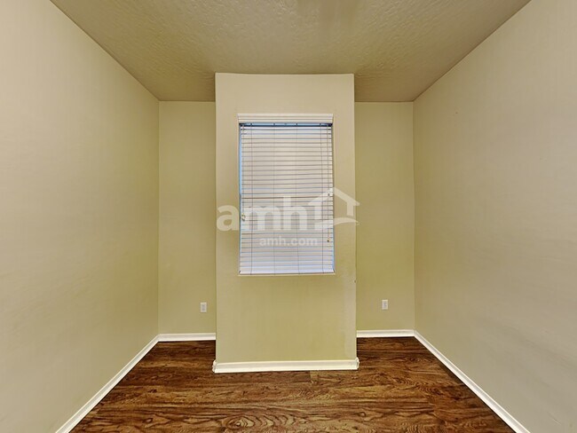 Building Photo - 3860 E Flower St