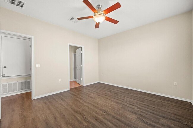 Building Photo - 5704 Levenwood Ln