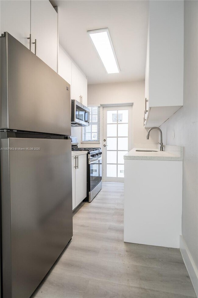 Building Photo - 2416 Flamingo Dr