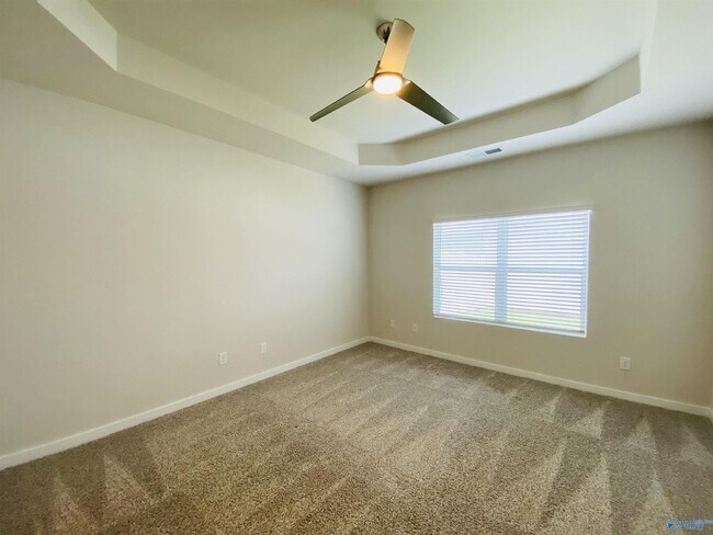 Building Photo - 408 Edgebrook Dr