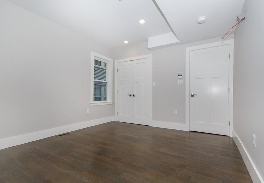 Building Photo - 491 Ashmont St