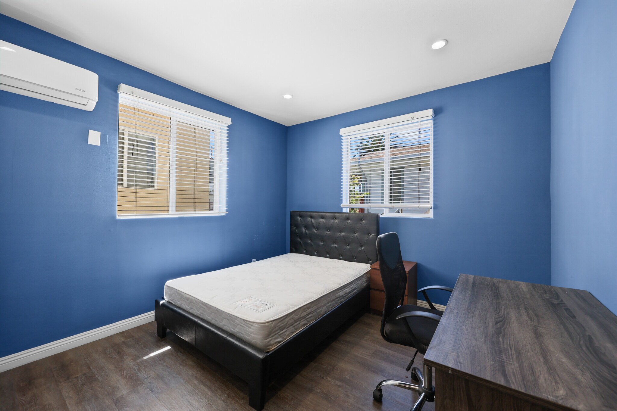 Building Photo - 1168 1/2 W 24th St