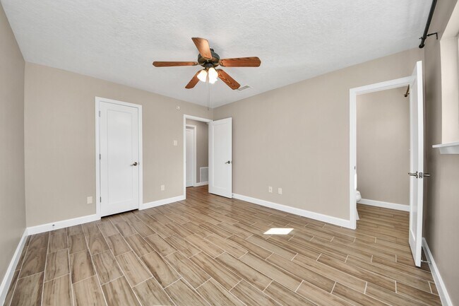 Building Photo - 1103 Pine St