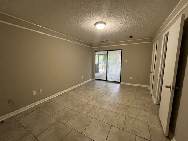 Building Photo - Renovated 3 Bedroom 2 Bath Home for Rent w...