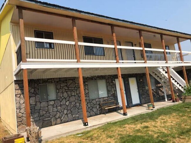 Building Photo - 7th