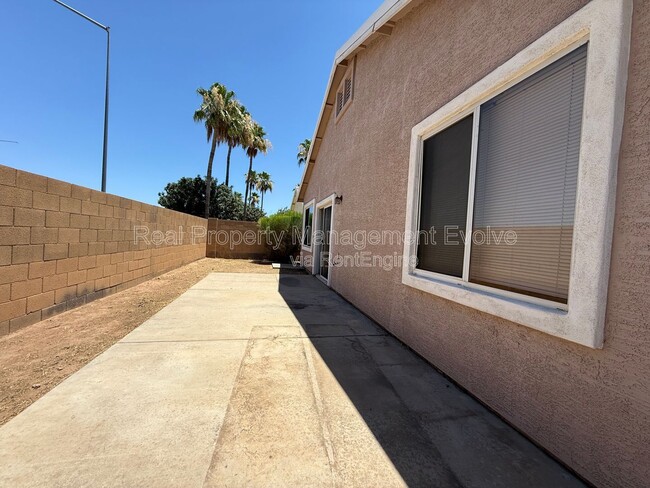Building Photo - 8720 E Knowles Ave