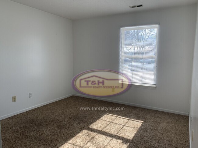 Building Photo - Lovely Pike Township Ranch!
