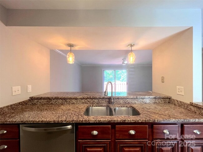 Building Photo - 1317 Maple Shade Ln