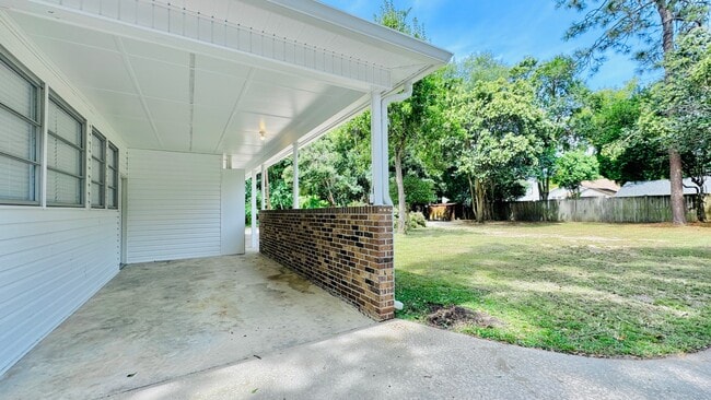 Building Photo - 815 W Palmetto St