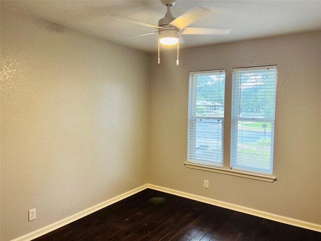 Building Photo - 2309 Granberry Dr