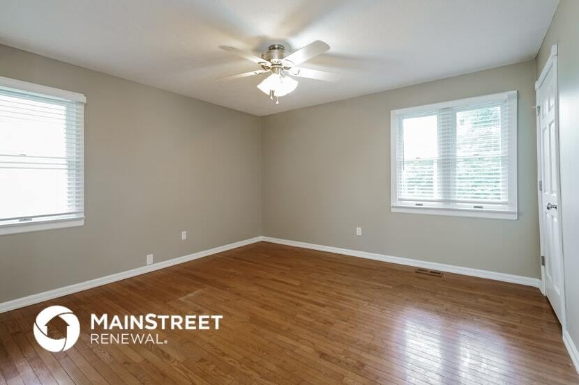 Building Photo - 305 Station St E