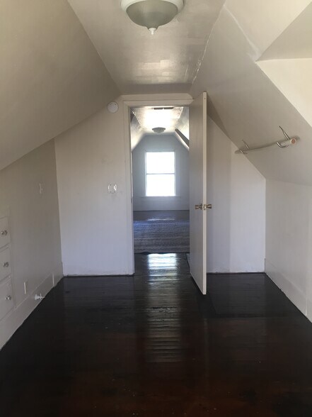 Building Photo - 702 N 2nd St