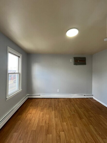 Building Photo - 330 Broadway