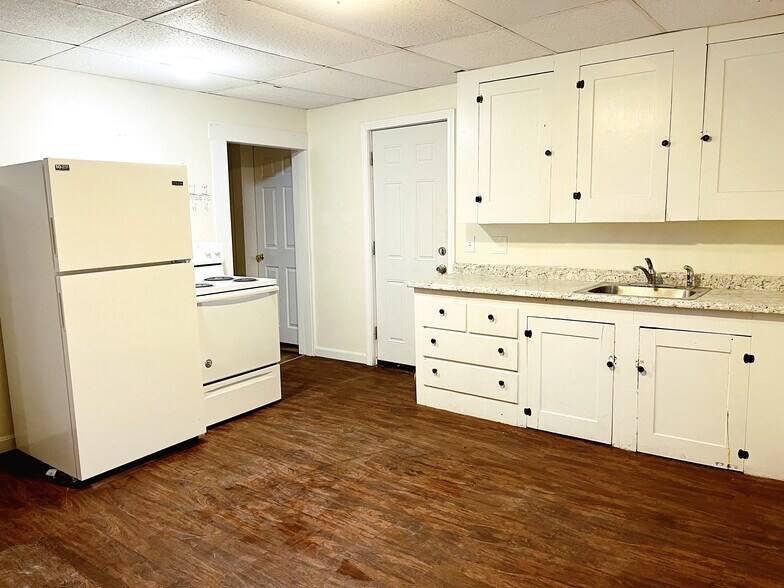 Primary Photo - 115 Summer St